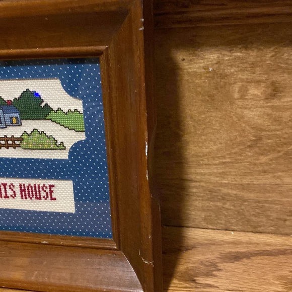 Vintage Needlepoint “Bless This House” in wood frame - Picture 3 of 3